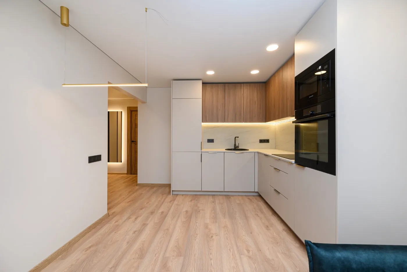 Šviesi virtuvė